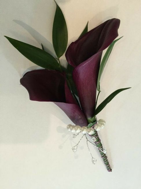 Boutonniere en tonos oscuros 2