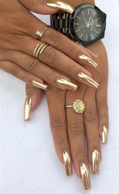 Uñas doradas para novia 1