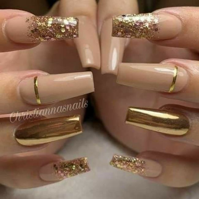 Uñas doradas para novia 5