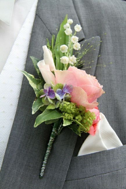 Boutonniere rosa para el novio 3