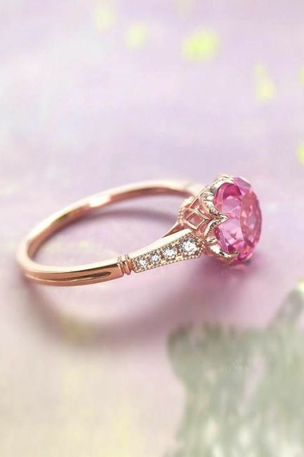Anillos de compromiso con piedra en color rosa 3
