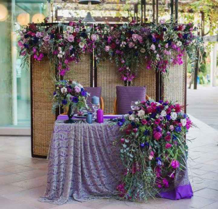Mesa para novios en tonos morado - 3
