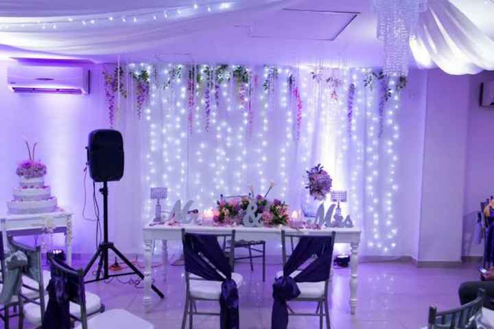 Mesa para novios en tonos morado - 4