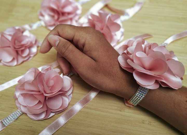 Corsage para damas de honor rosa 🎀 - 1