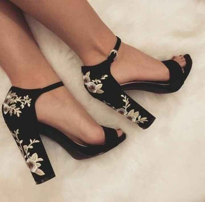 Zapatos de novia en colores oscuros - 13