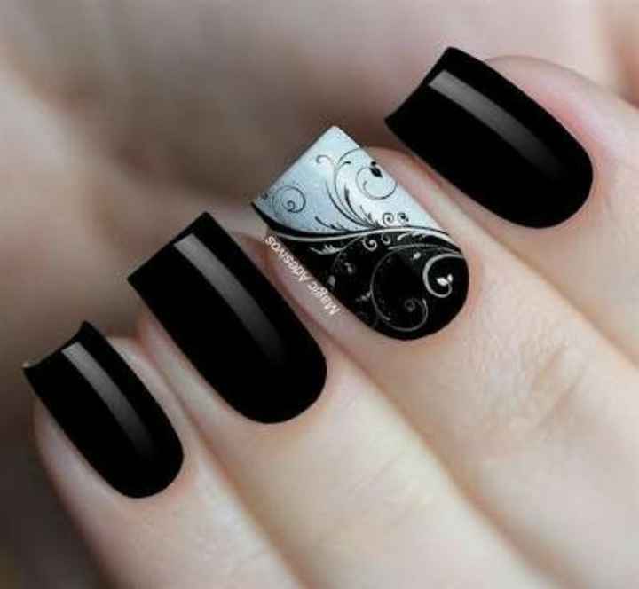 Uñas en color negro - 1