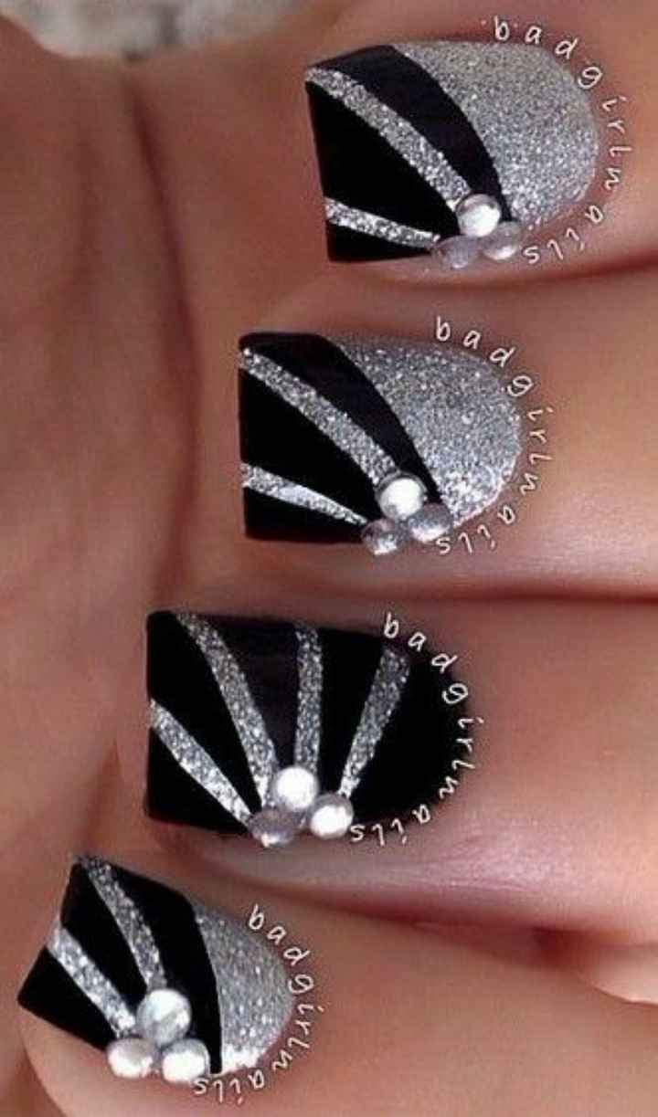 Uñas en color negro - 2