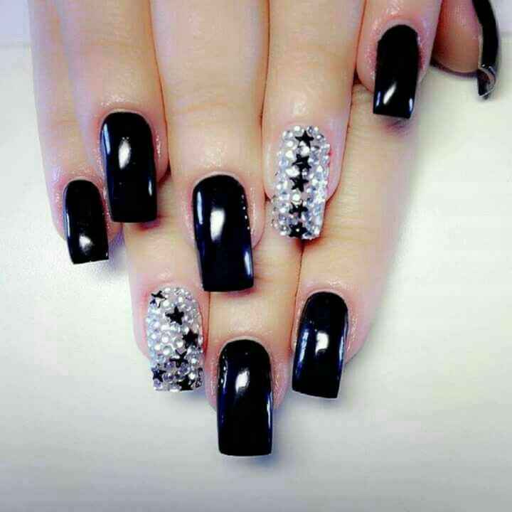 Uñas en color negro - 4