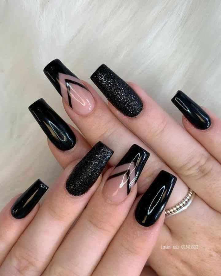 Uñas en color negro - 11