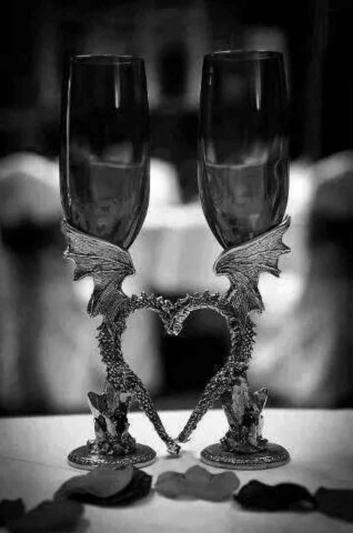 Copas para el brindis en tonos oscuros - 7