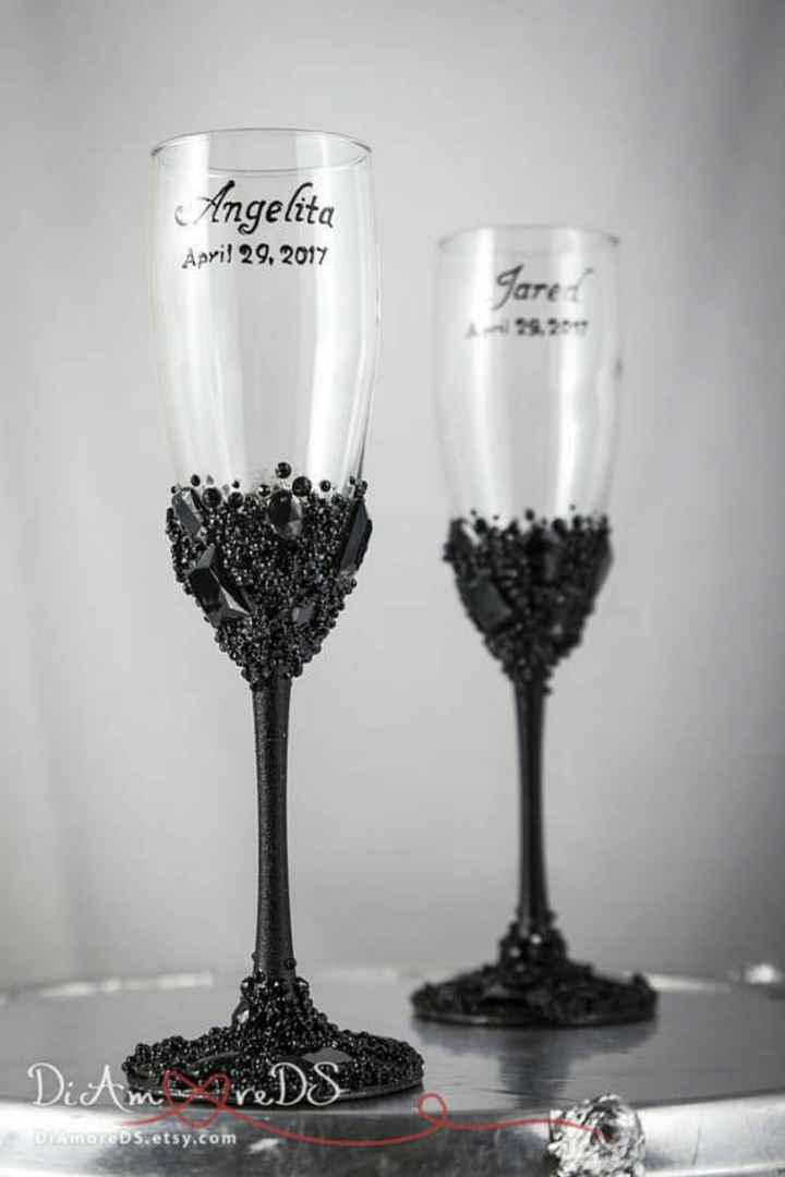 Copas para el brindis en tonos oscuros - 8