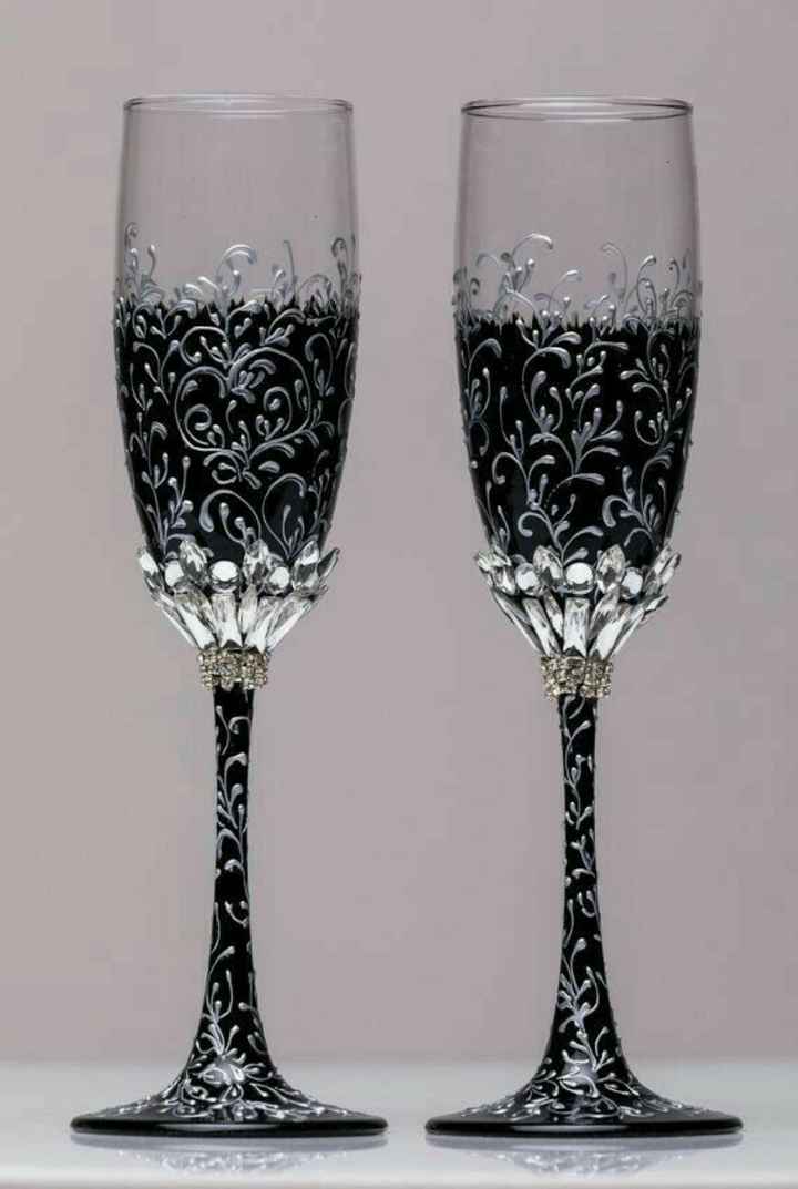 Copas para el brindis en tonos oscuros - 11