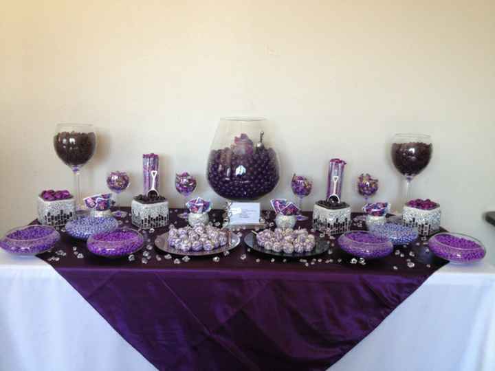 Mesa de dulces en colores oscuros - 1