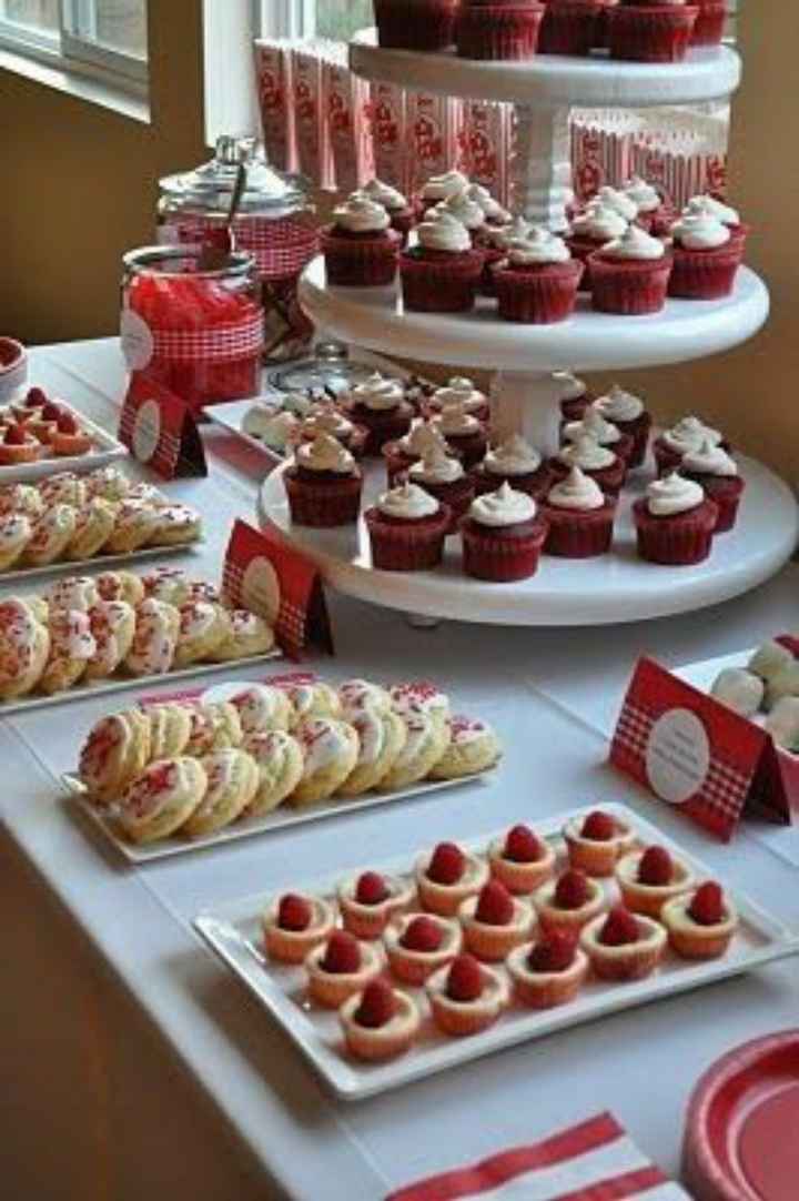 Mesa de dulces en colores oscuros - 8