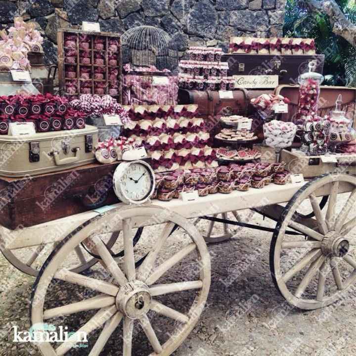 Mesa de dulces en colores oscuros - 9