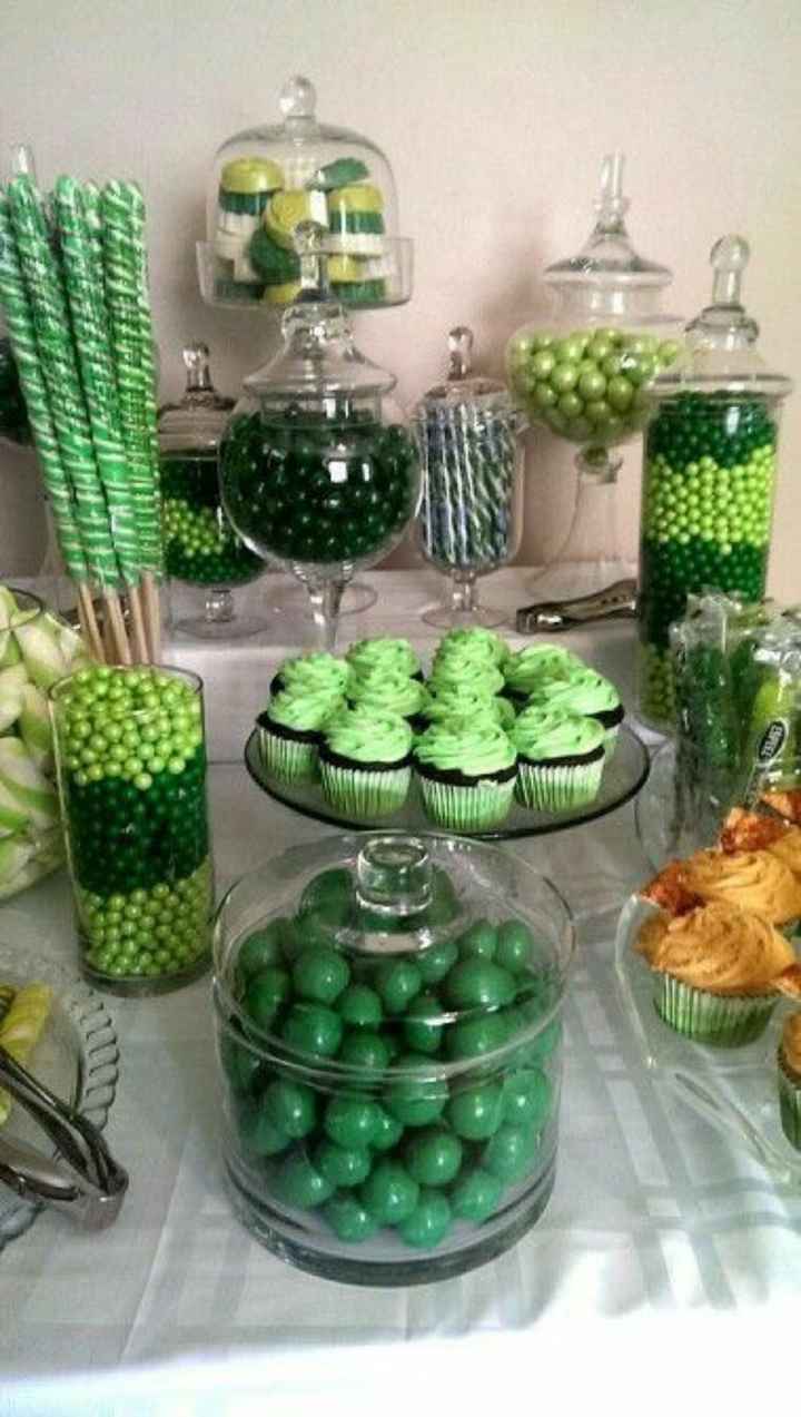 Mesa de dulces en colores oscuros - 12