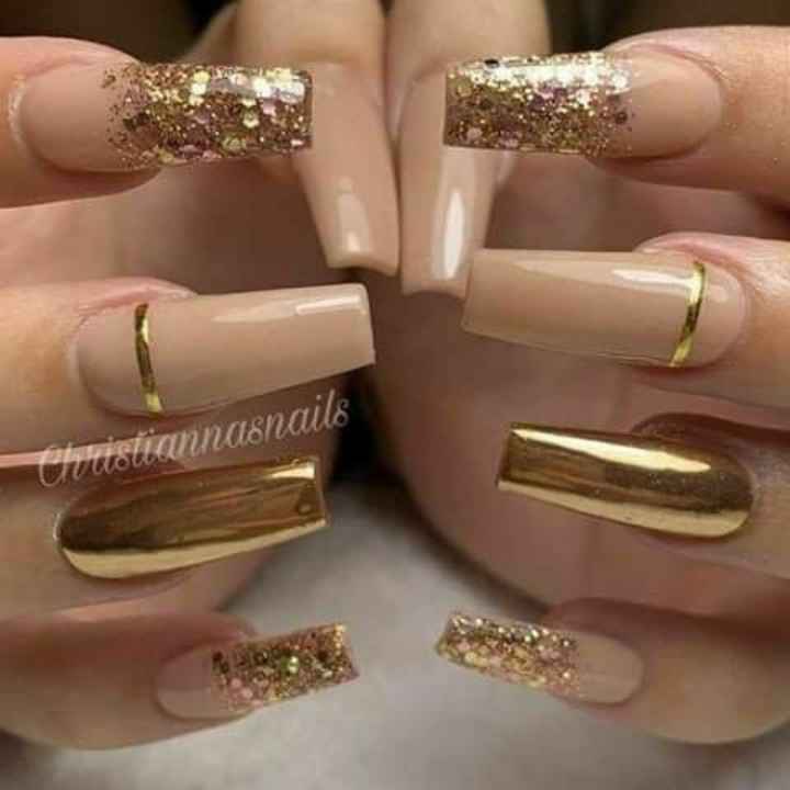 Uñas doradas para novia - 5