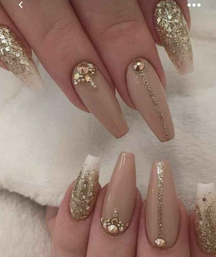 Uñas doradas para novia - 6