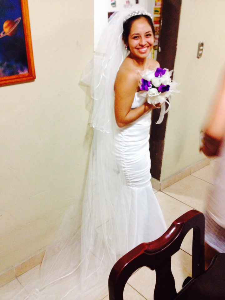 Ayuda alguna ex novia que me pueda prestar su vestido para fotos - 1