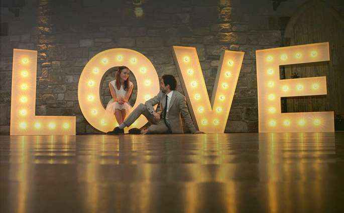 Sesión de fotos con letras luminosas - 11