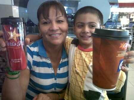 MIS DOS AMORES ACOMPAÑANDOME