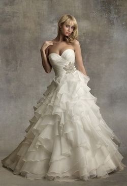 Tantos vestidos... - 1