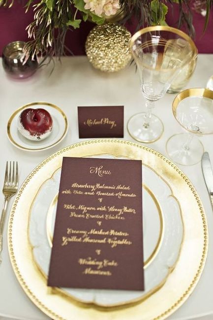 Menú impreso en papel borgoña 