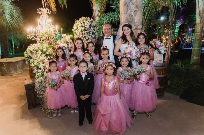 Foto con todas las damitas y pajecitos (y eso que todavía faltaron)