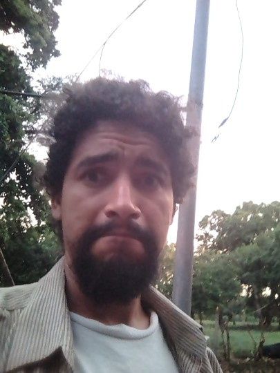 esta mañana se cumplió el año y él fue a sacar su fotografía para los trámites