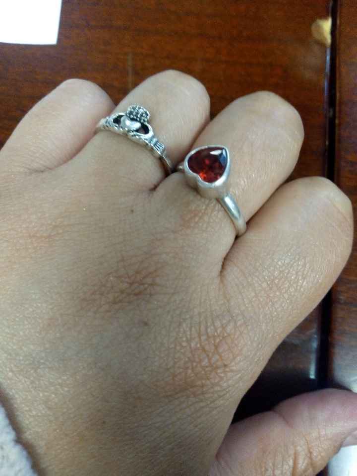 y amamos los anillos que me puse así para que se vean todos los detalles 