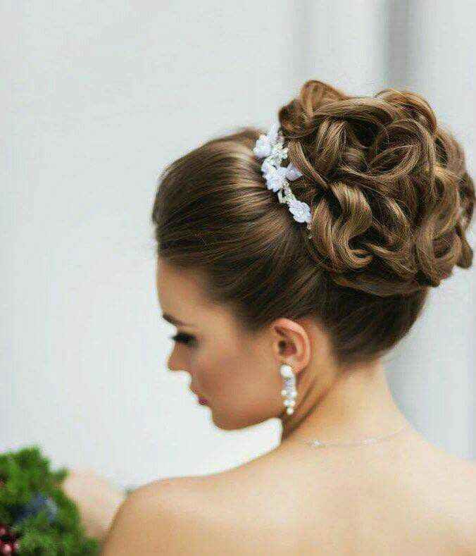 11 peinados de inspiración para llevar una guía de cristales en tu  #lookdenovia ?? - Foro Belleza - bodas.com.mx