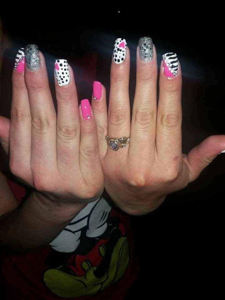 Mi novio me decora las uñas !! - 4