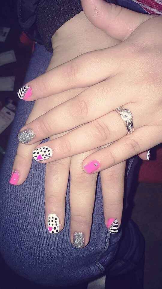 Mi novio me decora las uñas !! - 5