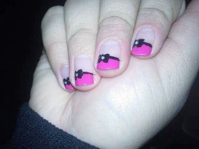 Mi novio me decora las uñas !! - 1