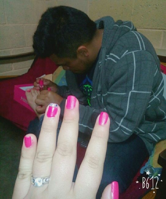 Mi novio me decora las uñas !! - 8