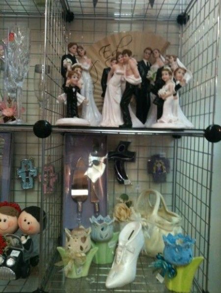 Local con cosas para bodas a buen precio