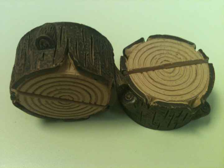 Nuestros portatarjetas de tronquito ad hoc a nuestros centros de mesa