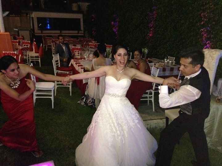 Esposo Vs Dama de Honor