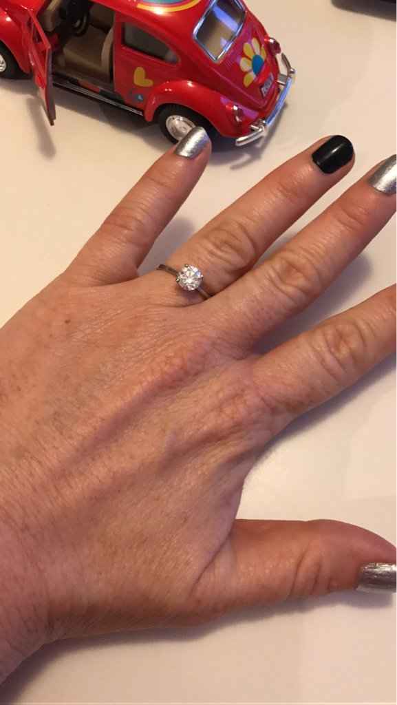 Mi anillo de compromiso reduccion con joyero.  soy una romantica. - 1