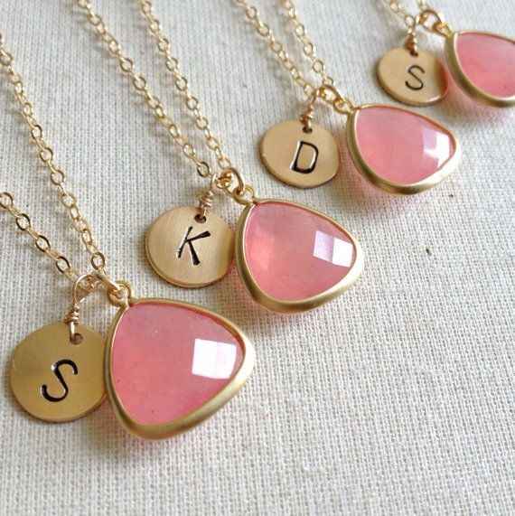 A)Collares que puedan llevar el día de la boda