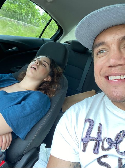 Gabriela reta a los novios a poner su peor foto 13