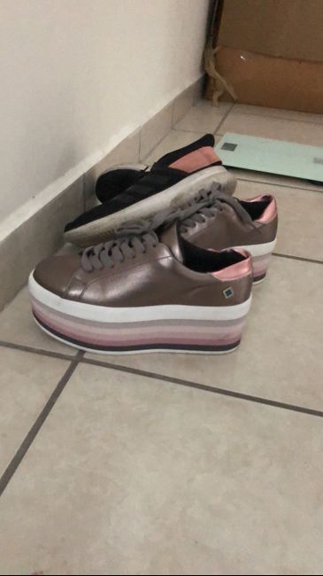 ¿zapatillas o tenis para boda en Jardín? - 2