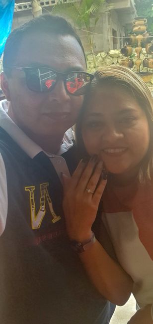 📸 Publica una foto mostrando su anillo de compromiso o alianza de boda - 1