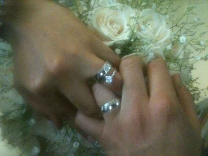 Presuman su anillo de bodas!! - 2