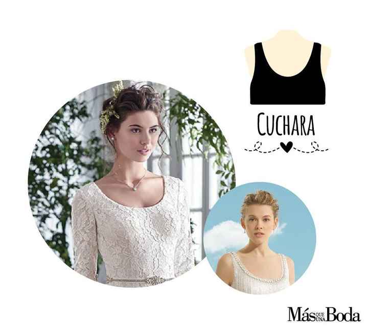 Dale un toque elegante a tu look usando una gargantilla sencilla con un dije redondo o en forma de g