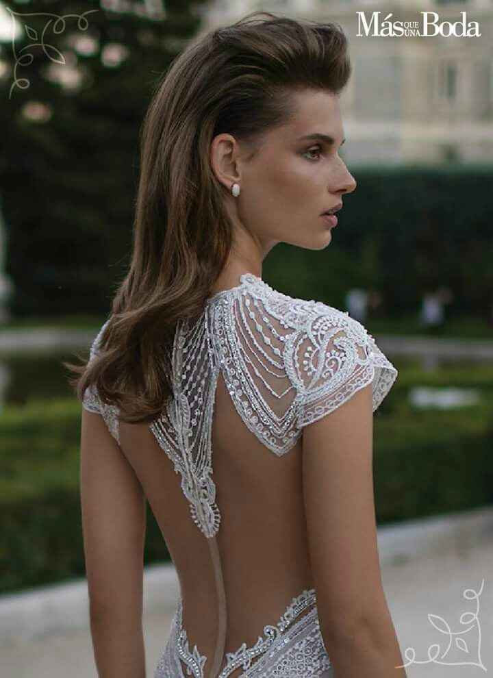 La espalda del vestido - 1