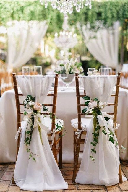 Si tu estilo es mas sencillos puedes optar por éste estilo, su tela de organza blanca y un toque flo