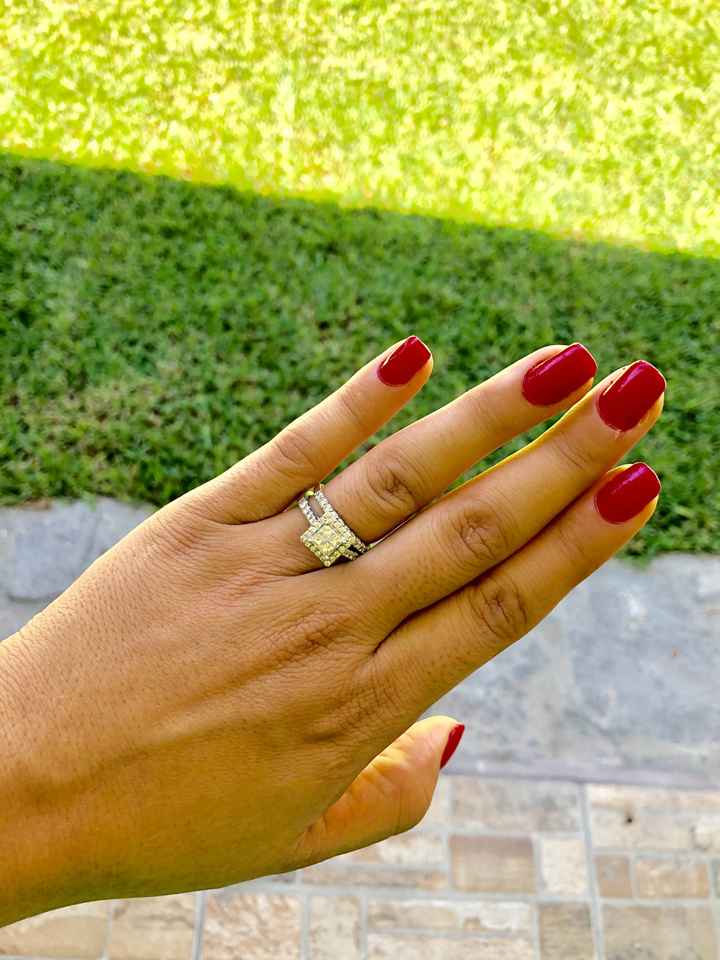 Anillo de compromiso y alianzas - 1