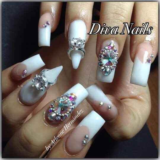 Uñas de novia ¿discretas o atrevidas? - 1