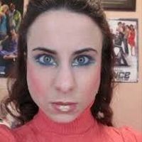 c)lo que nunca haria seria exagerar con mi maquillaje y mi persona !